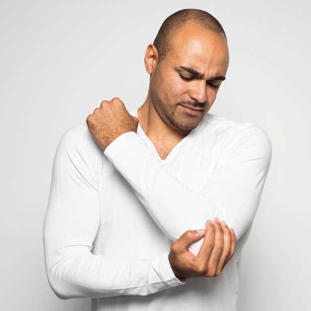 Что может привести к боли в плечевом суставе при определенных движениях?